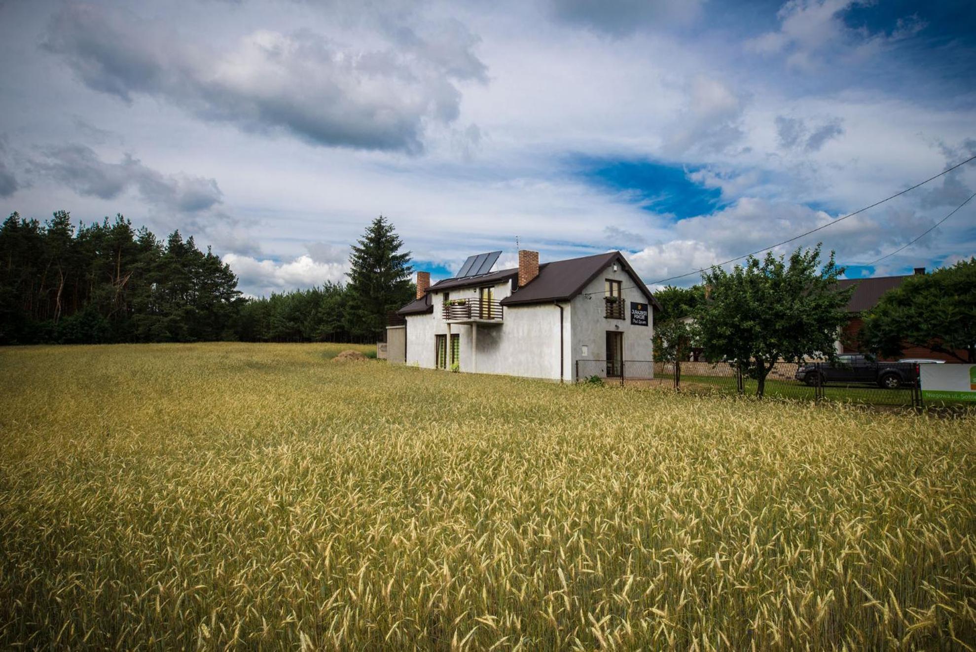 Jurajskie Pokoje Pod Lasem Боболице Экстерьер фото